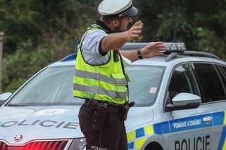 To, co my si dovolíme k policistům je v USA nemyslitelné. Britští policisté mají respekt beze zbraní - Médium.cz